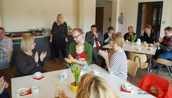 Marlen Laurien, 1. Vorsitzende der SPD Ammerndorf, begrüßt die Gäste.