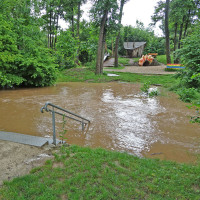 Wasserspielbereich am Bürgerspielplatz Ammerndorf nach Hochwasser