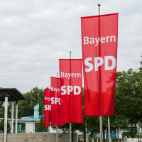 BayernSPD-Fahnen vor ACC-Amberg