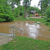 Bürgerspielplatz: Wasserspielbereich nach Hochwasser überflutet